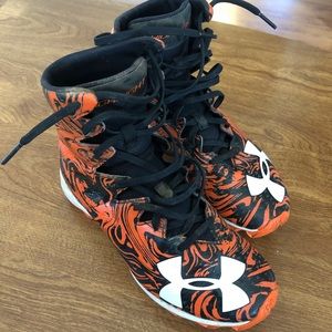 Youth football cleats